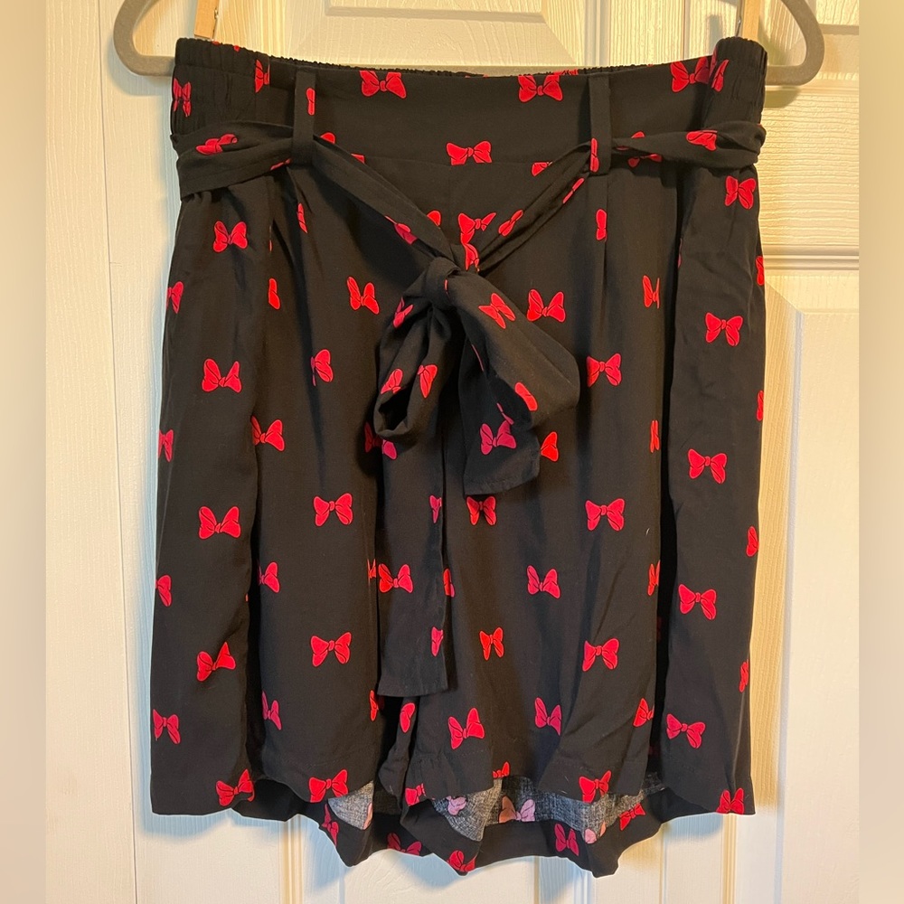 Disney and Torrid Minnie Mouse Bow Shorts Size 1X BNWT